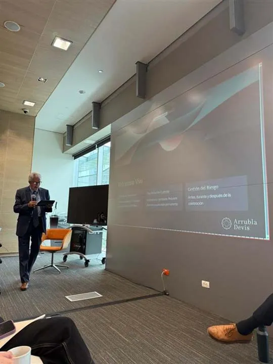 Imagen Jaime Arrubla en capacitación ISAGEN